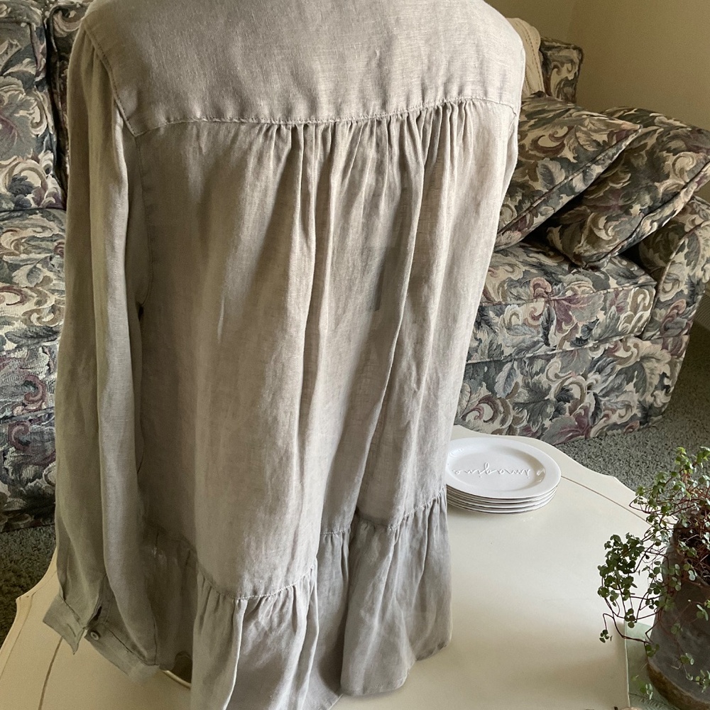 Tahari Gray Linen Blouse with Peplum Hemline, NWT, Size 1X - Picture 4 of 5